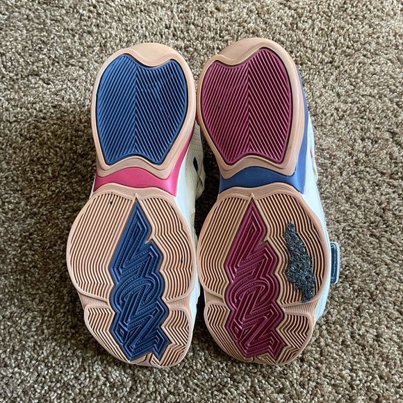 Zion 2 Basketball Shoes - Picture 4 of 4